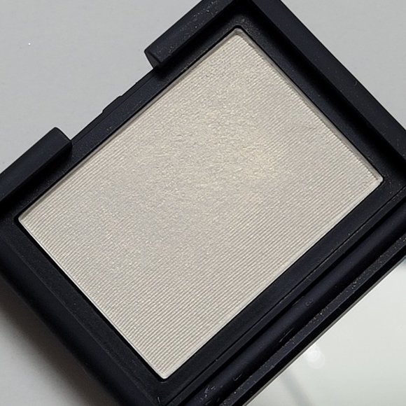 Nars ALBATROSS Highlighting Powder (0.16 oz.) - Picture 5 of 7